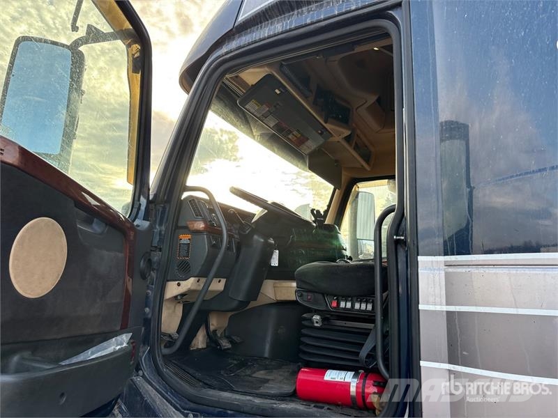 Volvo VNL وحدات الجر