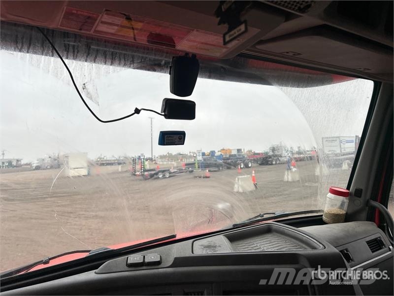 Volvo VNL Trekkers