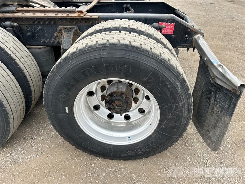 Volvo VNL Sattelzugmaschinen