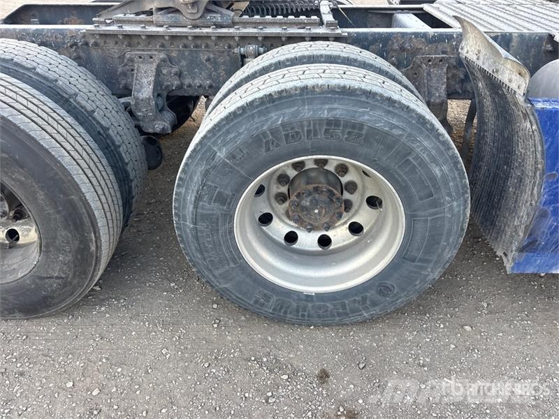 Volvo VNL وحدات الجر