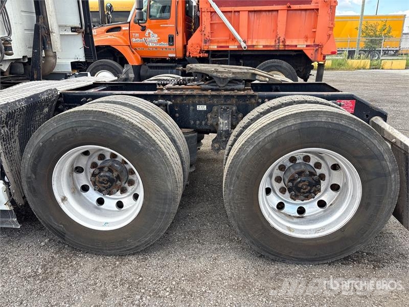 Volvo VNL Tractor Units