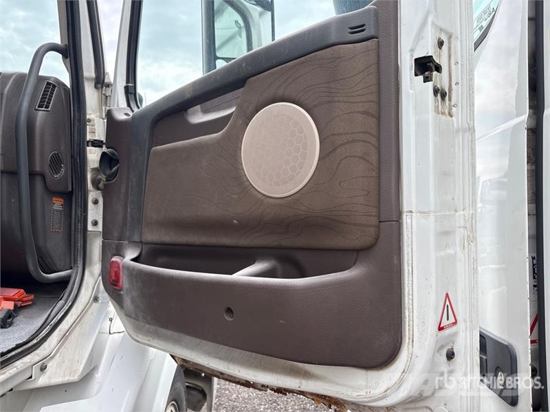 Volvo VNL Tractor Units