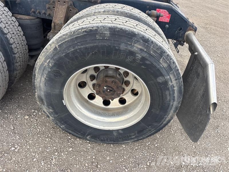 Volvo VNL 牵引车