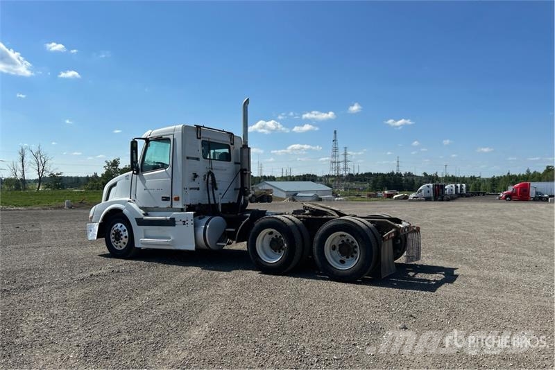 Volvo VNL Tractor Units