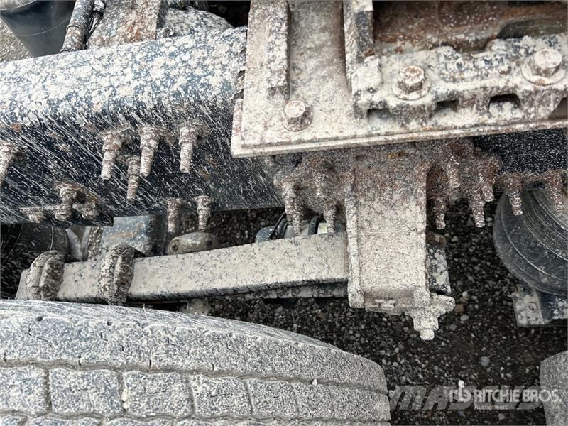 Volvo VNL Trekkers
