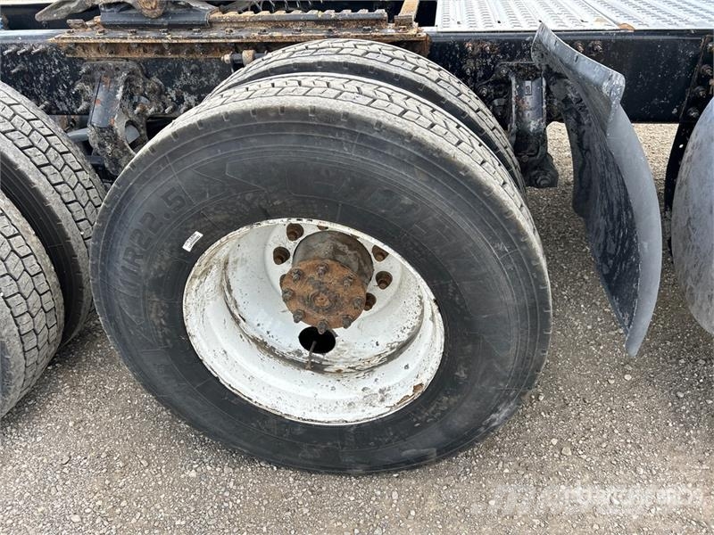 Volvo VNL وحدات الجر
