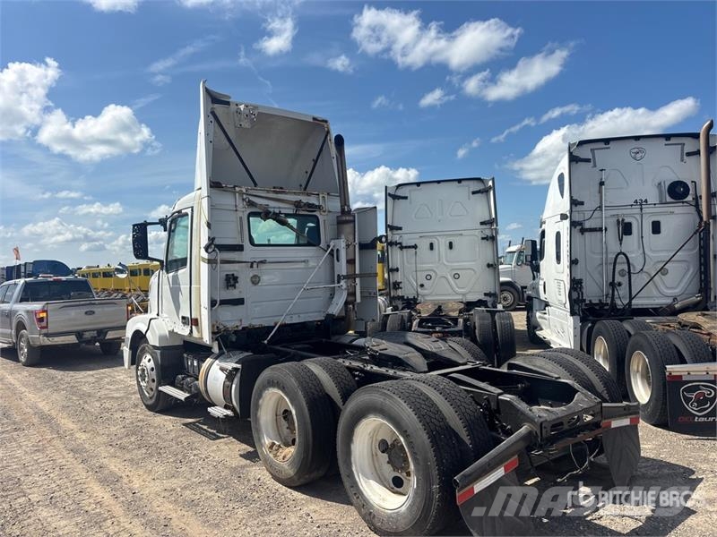 Volvo VNL Tractor Units