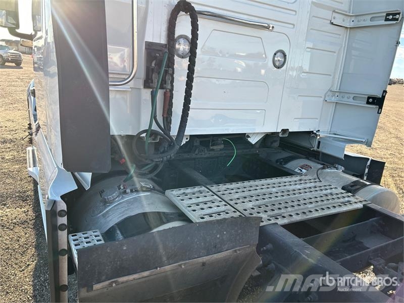 Volvo VNL Trekkers