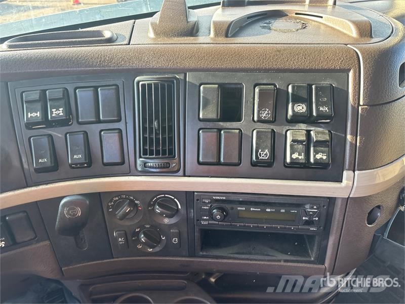 Volvo VNL وحدات الجر