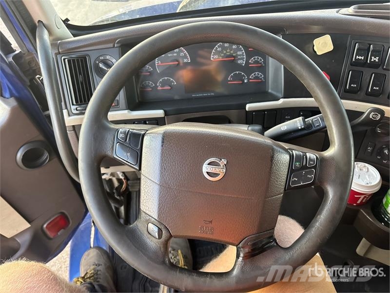 Volvo VNL وحدات الجر