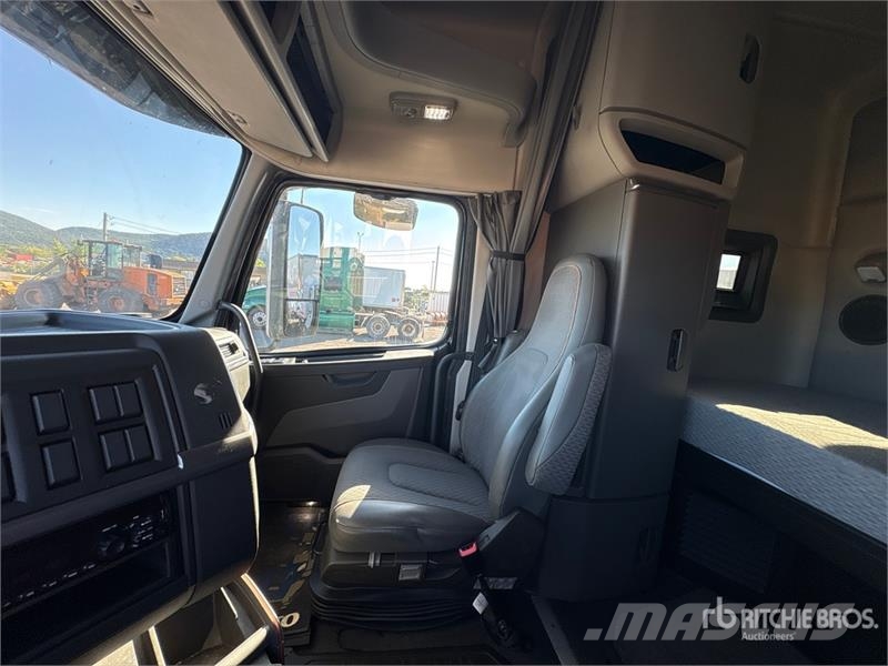Volvo VNL Naudoti vilkikai