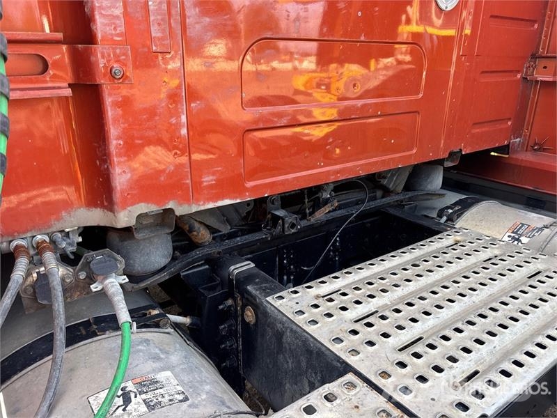 Volvo VNL Tractor Units