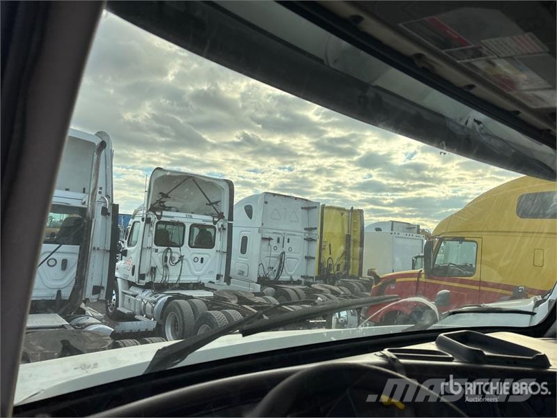 Volvo VNL Sattelzugmaschinen