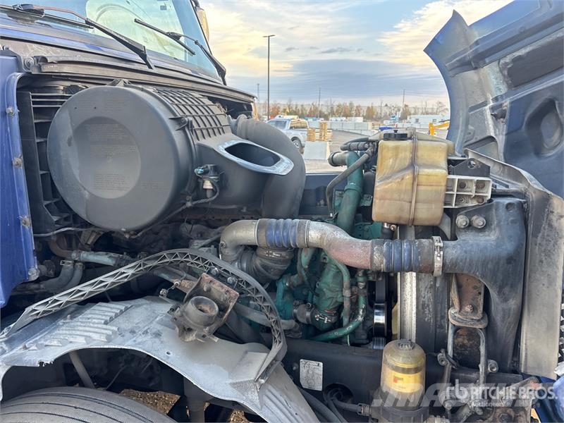 Volvo VNL وحدات الجر