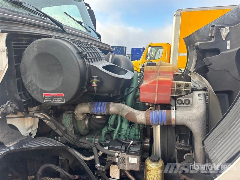 Volvo VNL Trekkers