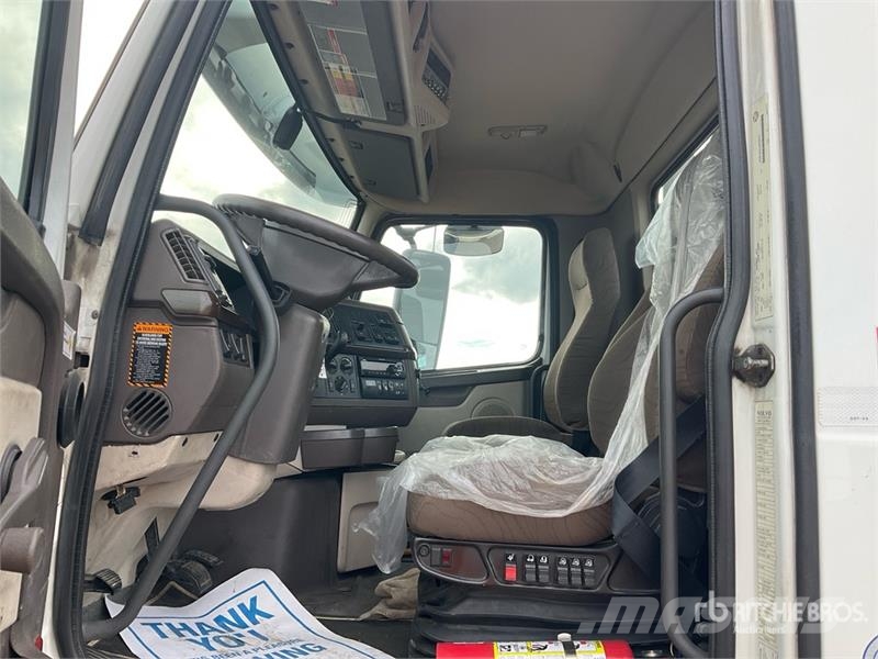 Volvo VNL Naudoti vilkikai