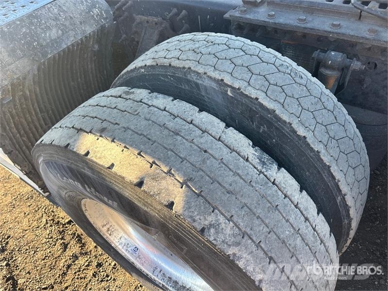 Volvo VNL وحدات الجر