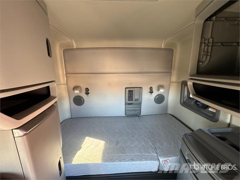 Volvo VNL Naudoti vilkikai