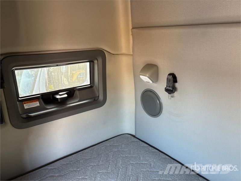 Volvo VNL Naudoti vilkikai