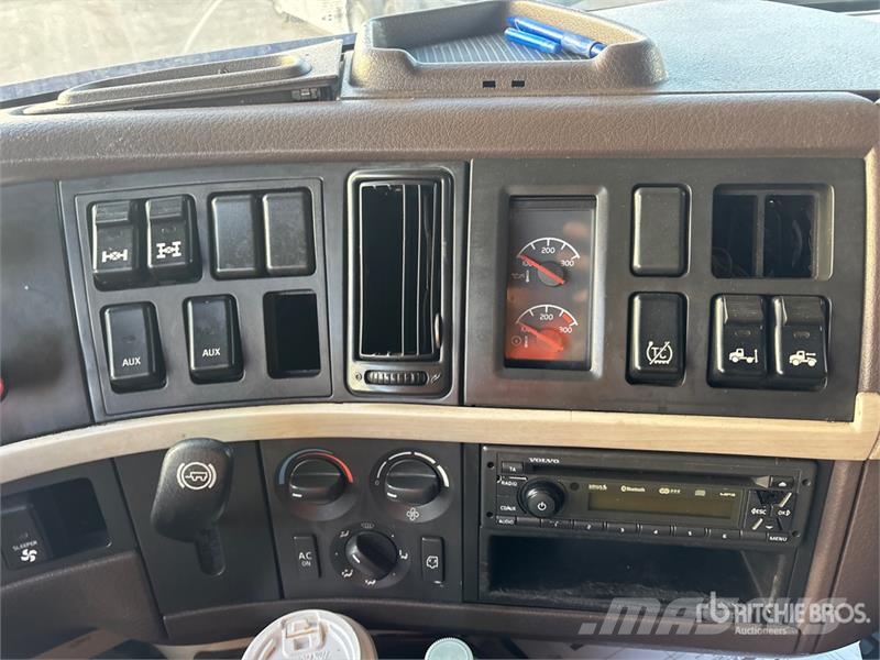 Volvo VNL وحدات الجر