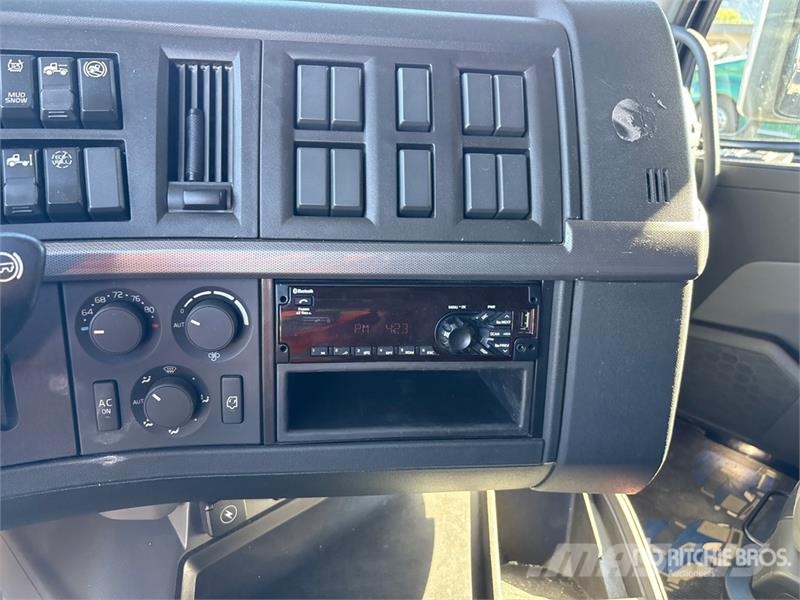 Volvo VNL Naudoti vilkikai