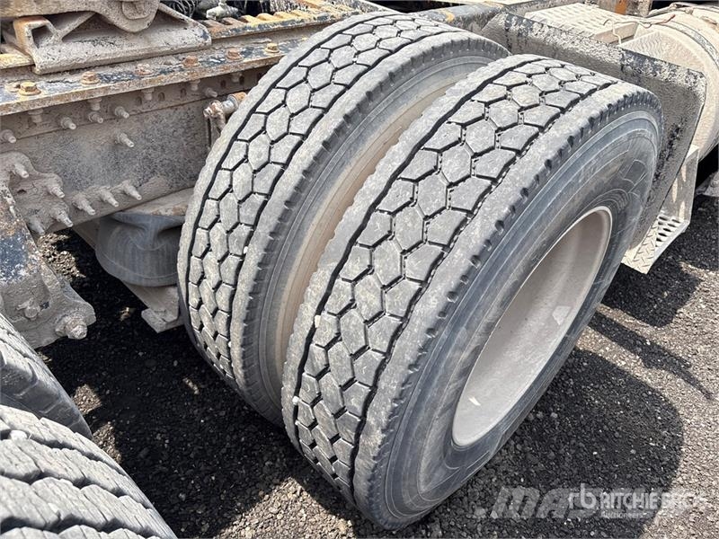 Volvo VNL Tractor Units