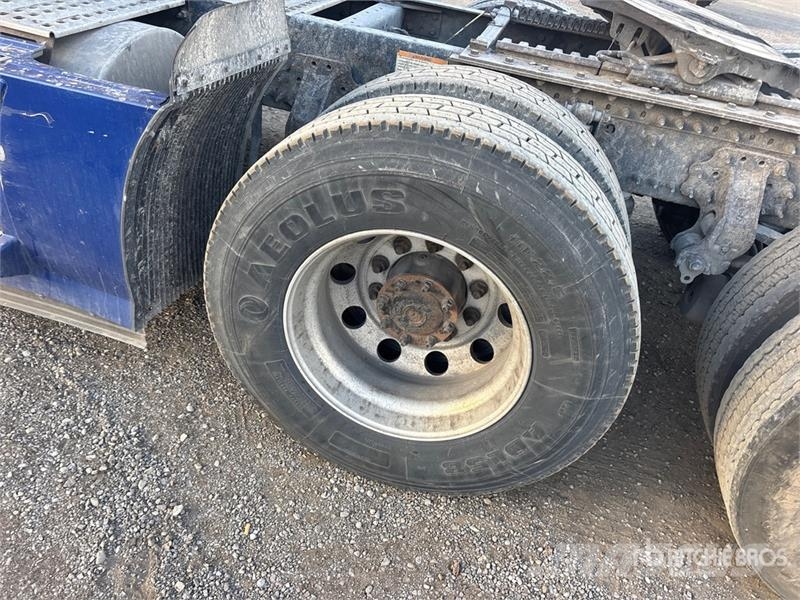 Volvo VNL وحدات الجر