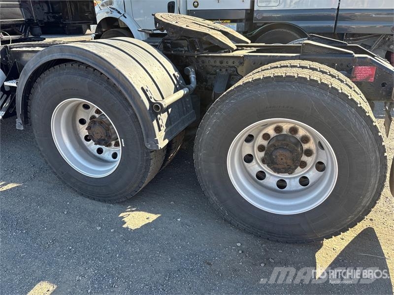 Volvo VNL Naudoti vilkikai