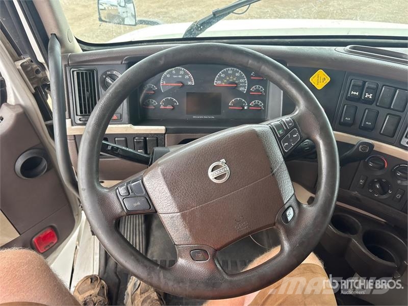 Volvo VNL 牵引车