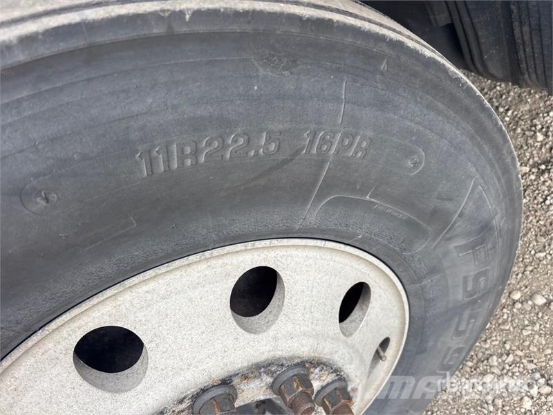Volvo VNL 牵引车