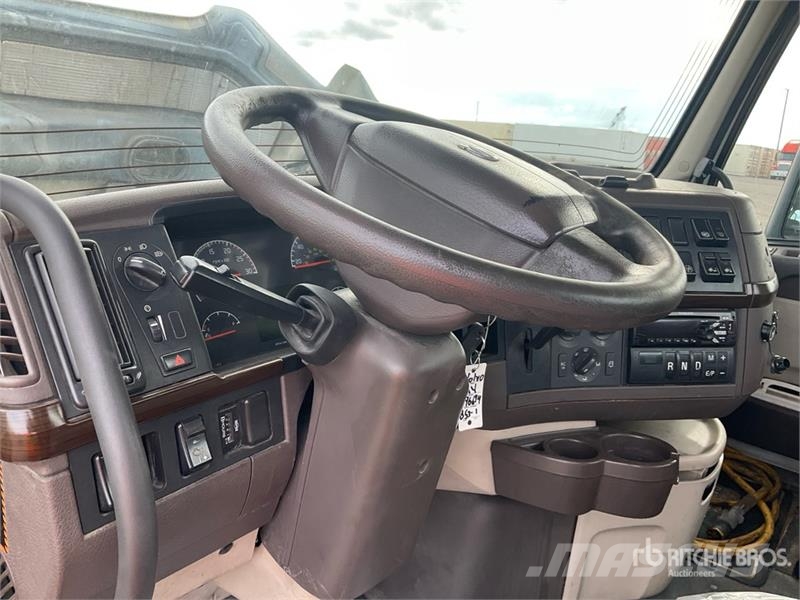 Volvo VNL Naudoti vilkikai