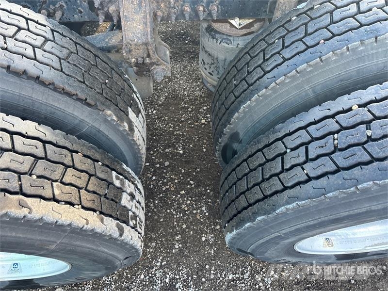 Volvo VNL Ťahače