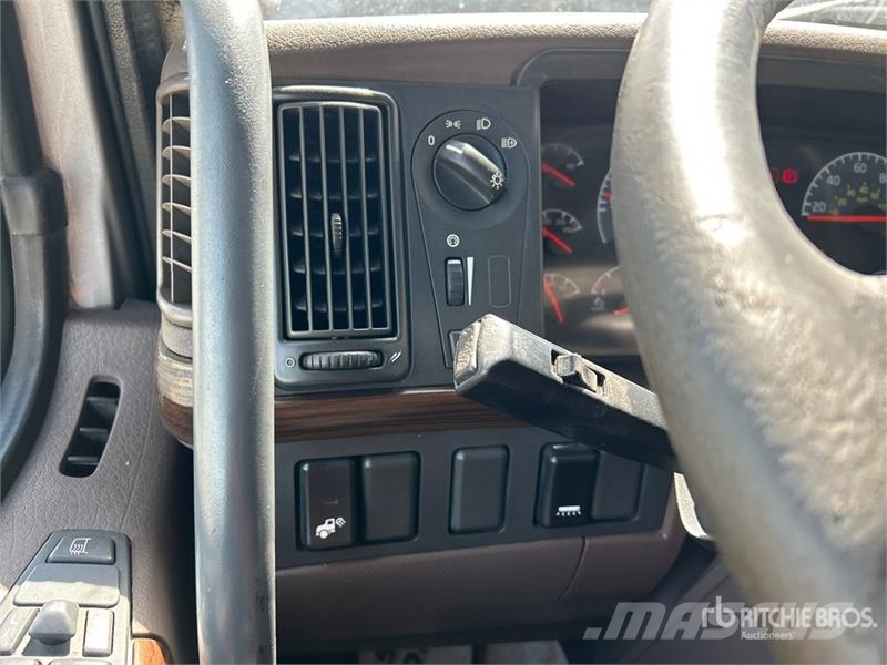 Volvo VNL وحدات الجر