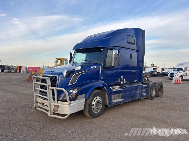 Volvo VNL 中古トラクターヘッド | トレーラーヘッド