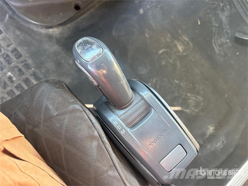 Volvo VNL وحدات الجر