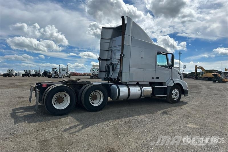 Volvo VNL وحدات الجر