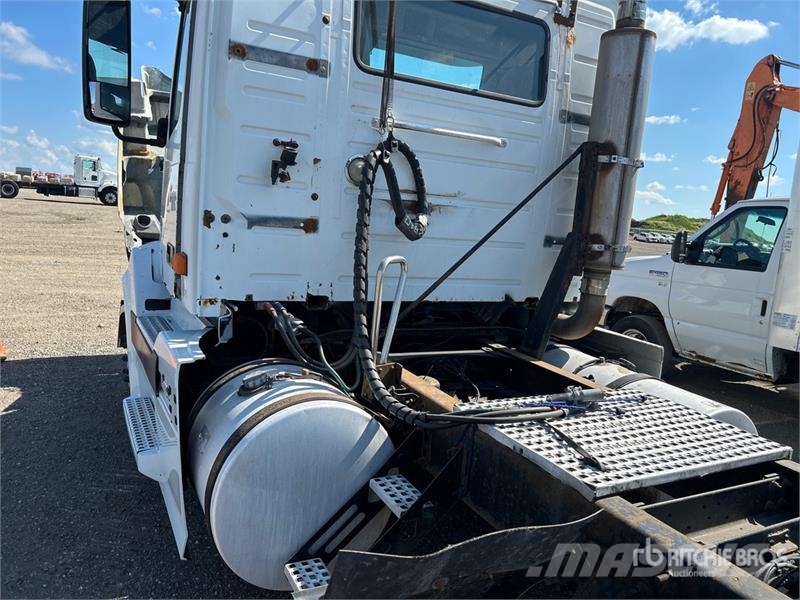 Volvo VNL Tractor Units