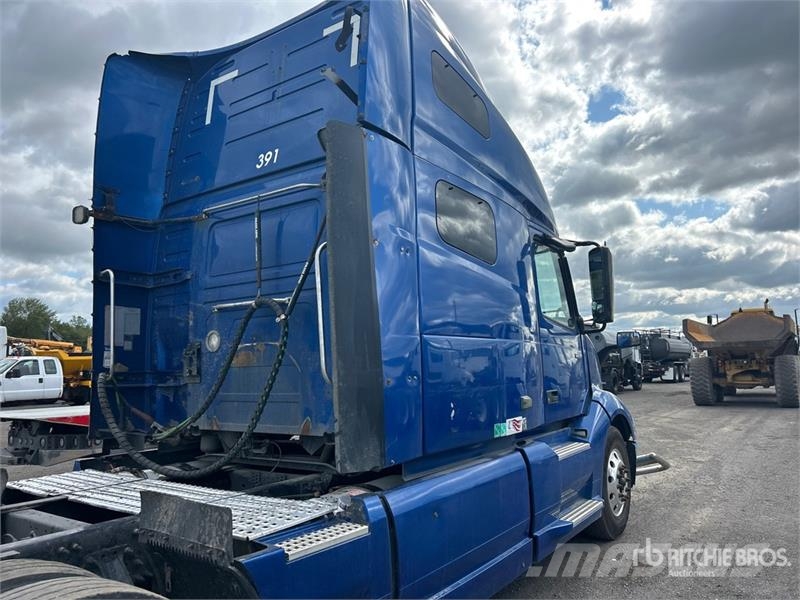 Volvo VNL Tractor Units