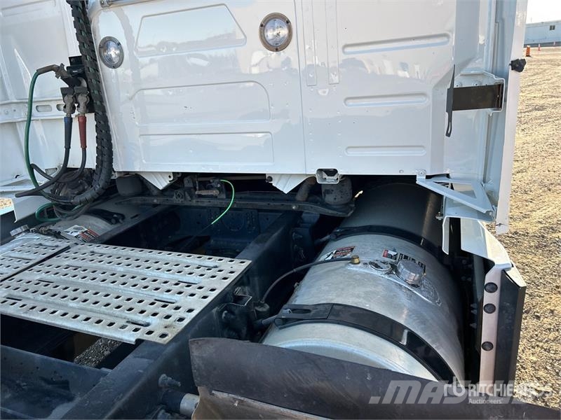 Volvo VNL Trekkers