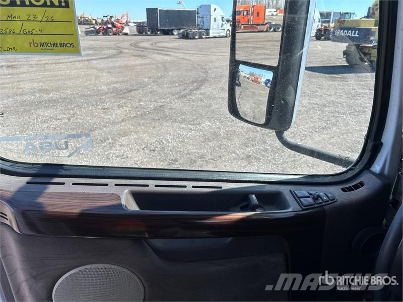 Volvo VNL Tractor Units
