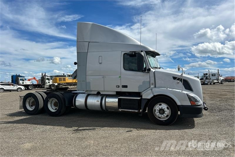 Volvo VNL وحدات الجر