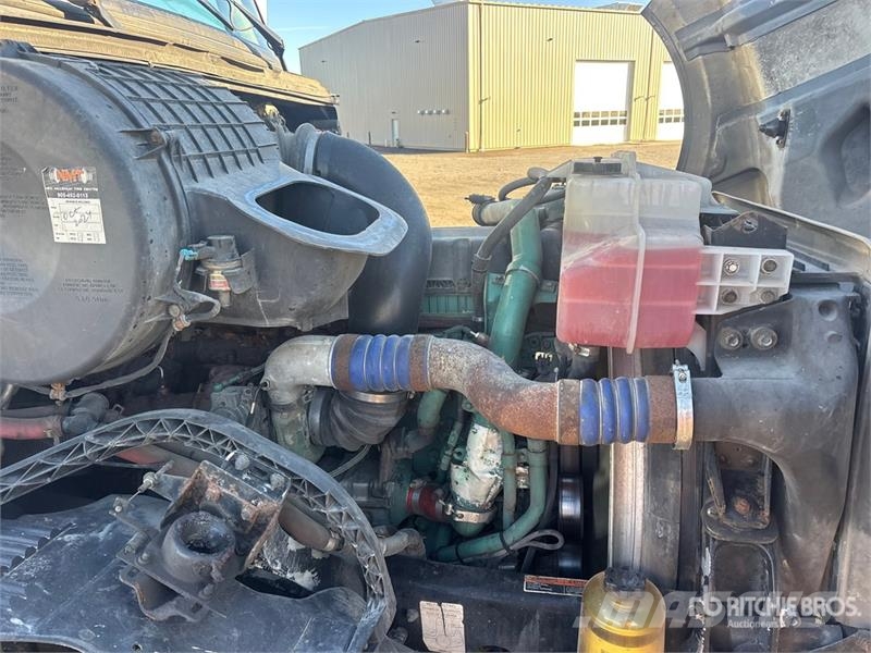 Volvo VNL وحدات الجر