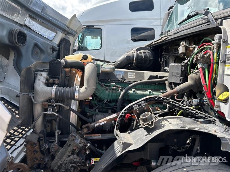 Volvo VNL وحدات الجر