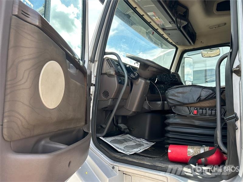 Volvo VNL وحدات الجر