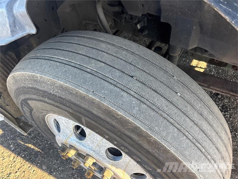 Volvo VNL وحدات الجر