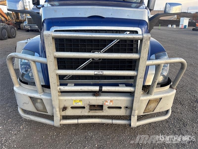 Volvo VNL وحدات الجر