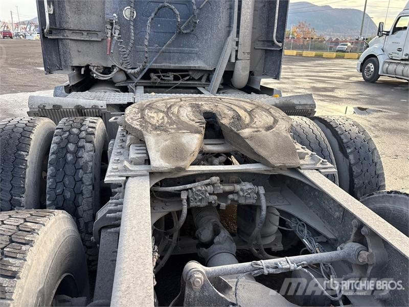 Volvo VNL وحدات الجر