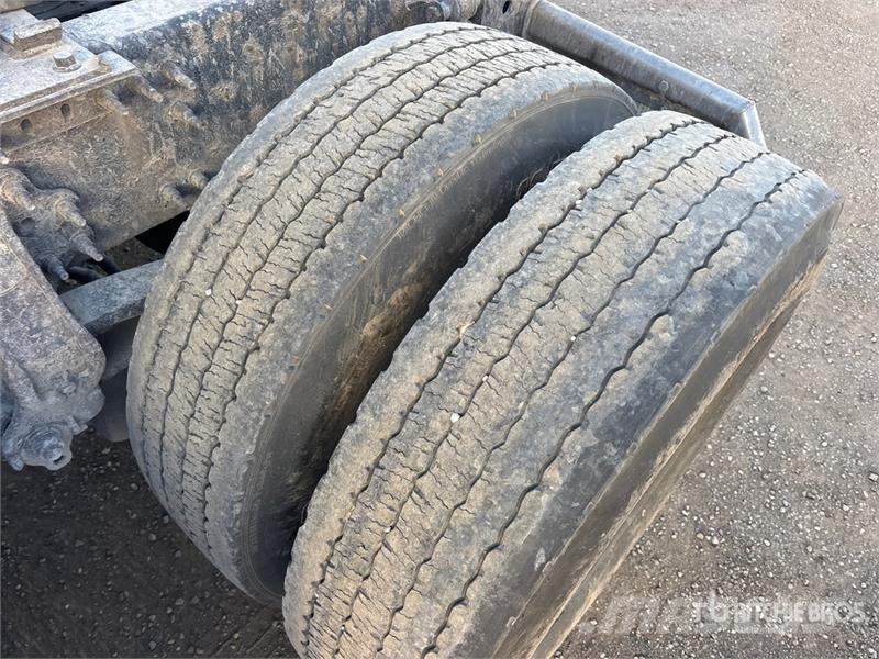 Volvo VNL وحدات الجر