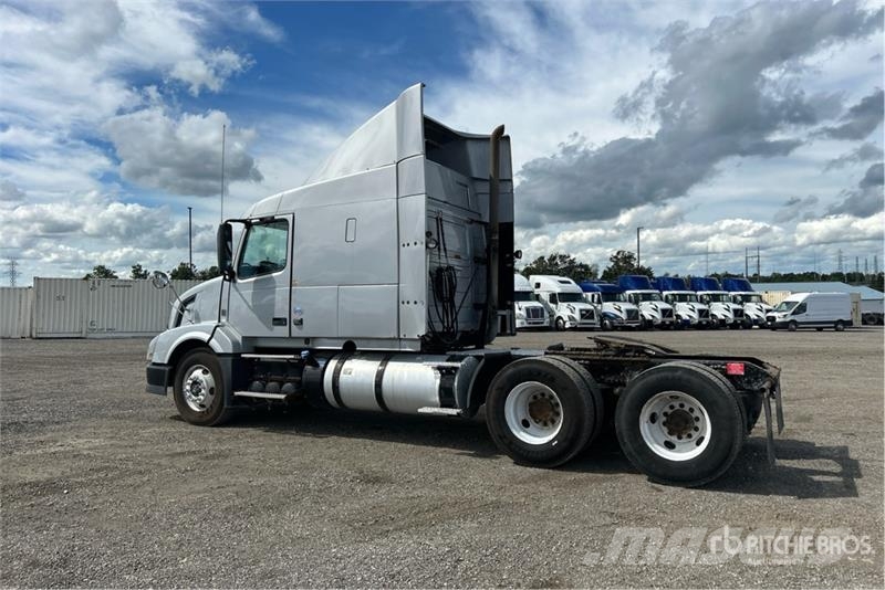 Volvo VNL وحدات الجر