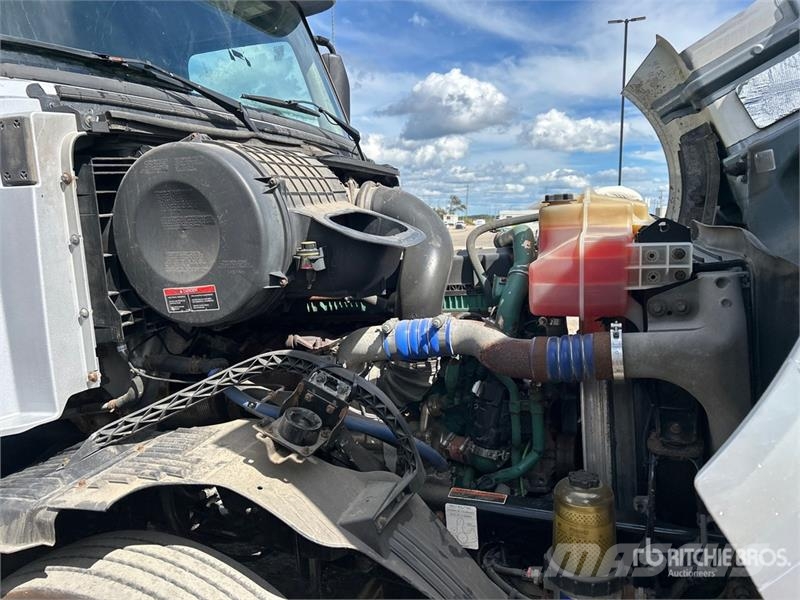 Volvo VNL وحدات الجر